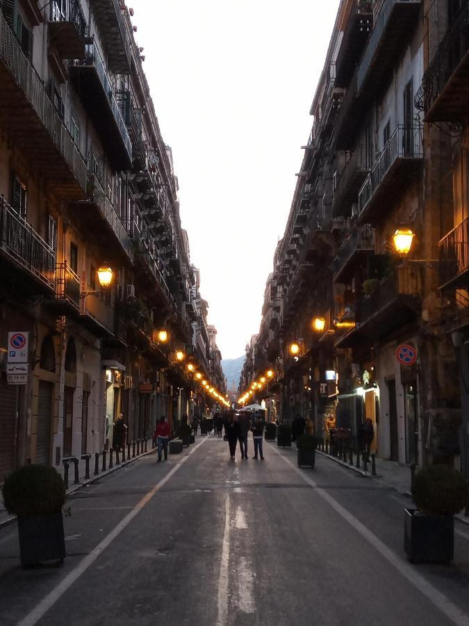 Locazione Breve In Pieno Centro "Blue House" Daire Palermo Dış mekan fotoğraf