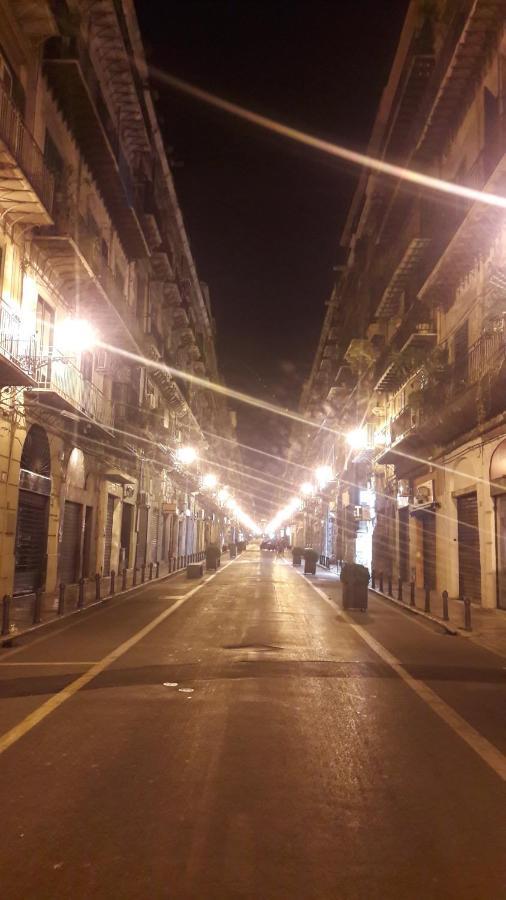 Locazione Breve In Pieno Centro "Blue House" Daire Palermo Dış mekan fotoğraf